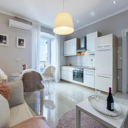 Superior One Bedroom With Sea View Pula
